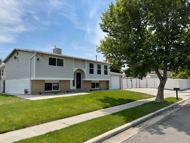 property at 3257 W Bigarade Ln