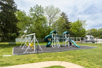 Lavana Falls Apartments in Levittown, PA - Building Photo - Building Photo