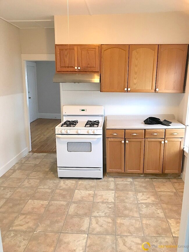 property at 16 Pinkham Pl