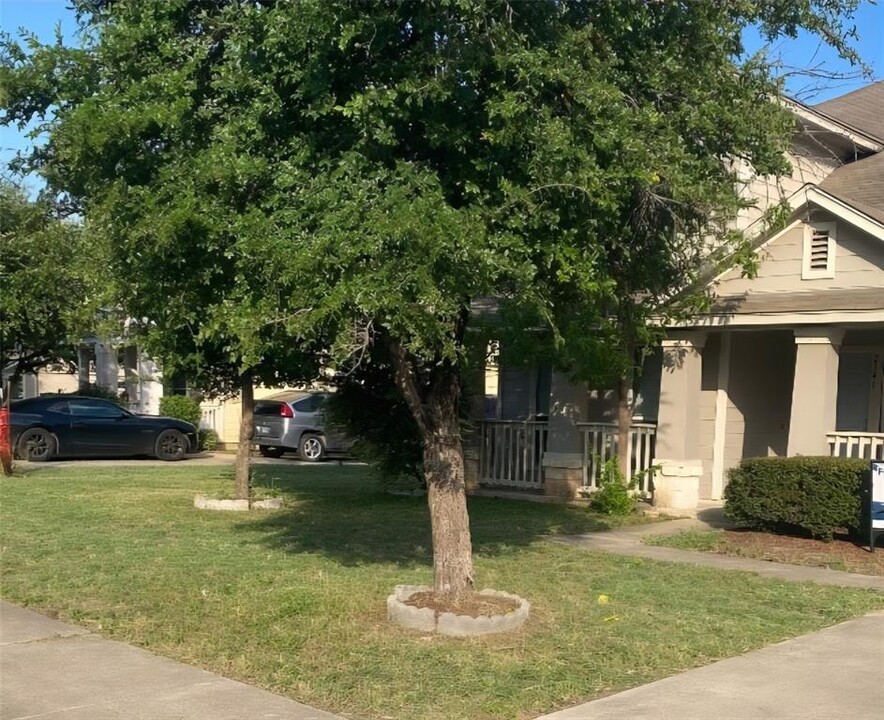 2341 Bluffstone Dr in Round Rock, TX - Building Photo