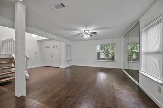 2387 Crescent Park Dr in Houston, TX - Building Photo - Building Photo