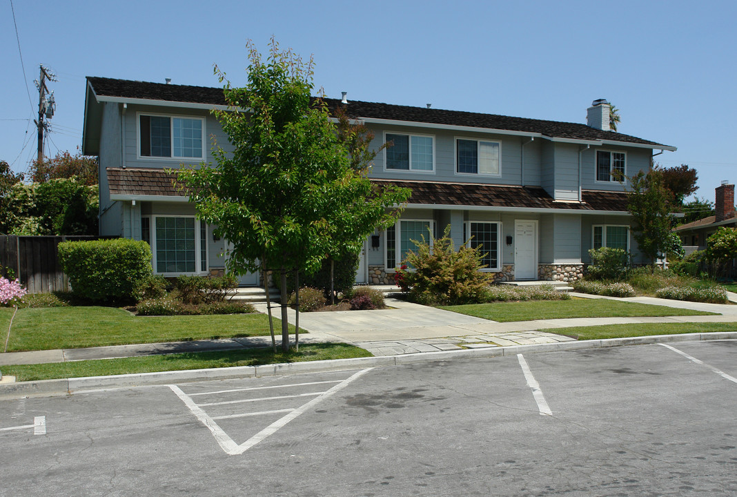 19479 Rosemarie Pl in Cupertino, CA - Building Photo