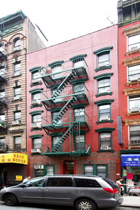 27 Henry St in New York, NY - Building Photo