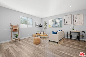1126 Magnolia Ave in Los Angeles, CA - Building Photo - Building Photo
