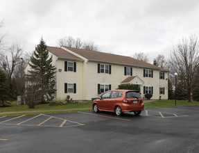 Brandle Woods in Altamont, NY - Foto de edificio - Building Photo