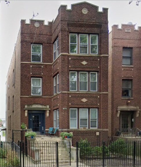 4335 N Sacramento Ave in Chicago, IL - Building Photo