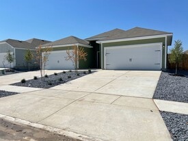 625 Heathers Wy in Seguin, TX - Building Photo