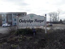 30602 Oakridge Manor Dr, Unit Oakridge Manor in Roseville, MI - Building Photo