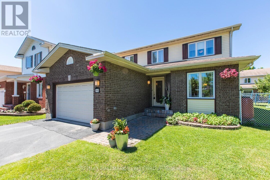 382 Place Pauline Charron in Ottawa, ON - Building Photo
