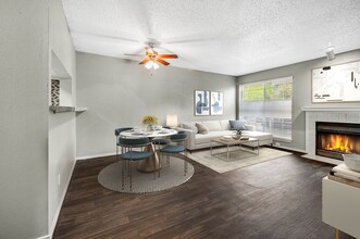 Westmoor Apartment Homes in Dallas, TX - Foto de edificio - Building Photo