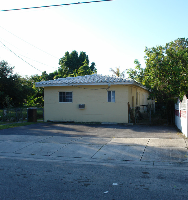 40 NW 59th St in Miami, FL - Building Photo - Building Photo