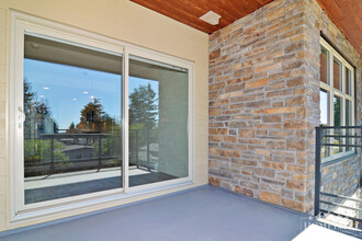 14022 North Bluff Rd in White Rock, BC - Building Photo - Building Photo