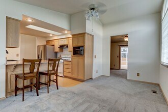 2360 SW Vista Park Dr in Oak Harbor, WA - Building Photo - Building Photo