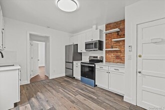 7 Dunwoodie St in Scarsdale, NY - Building Photo - Building Photo