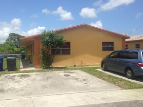 5685 Flagler St in Hollywood, FL - Building Photo - Building Photo