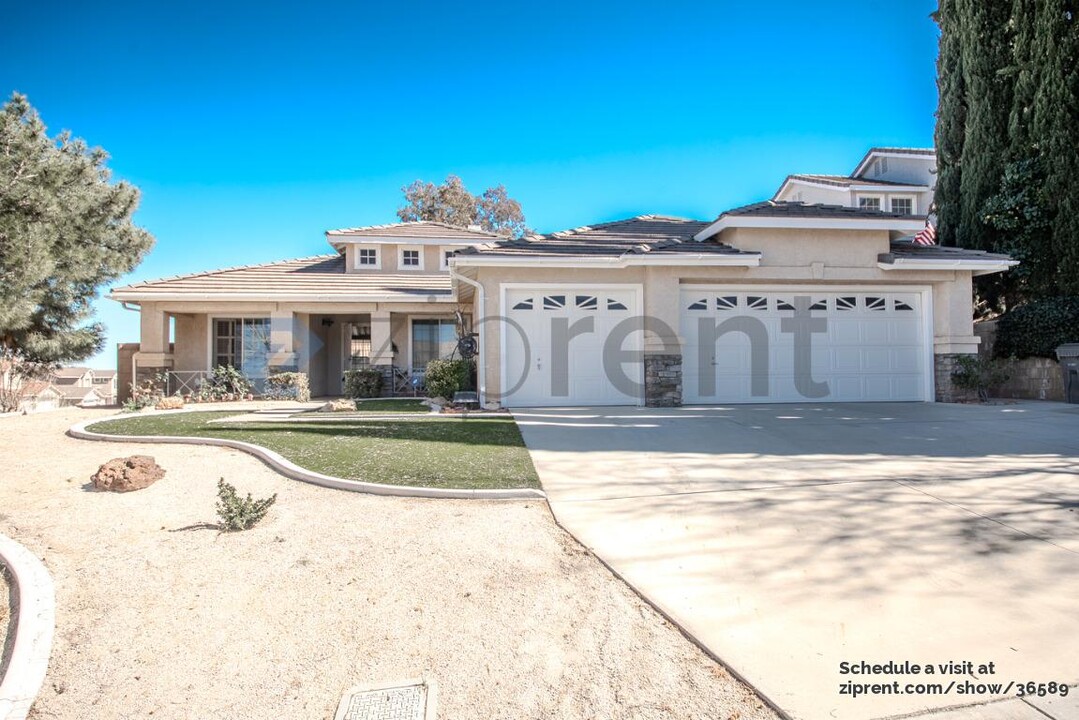 38502 Juniper Tree Rd in Palmdale, CA - Building Photo