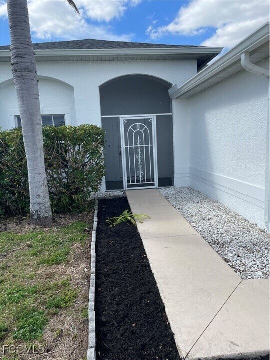 1316 NE 20th Ave in Cape Coral, FL - Building Photo