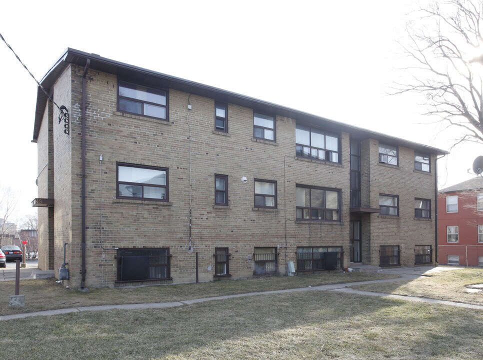 49 Cuffley Cres S in Toronto, ON - Building Photo