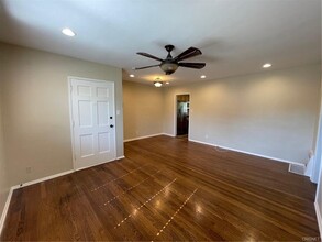 17919 Emelita St in Encino, CA - Foto de edificio - Building Photo