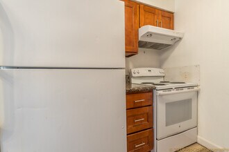 9512 N Oswego Ave, Unit 2 in Portland, OR - Foto de edificio - Building Photo