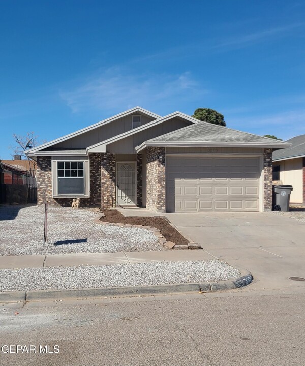 3309 Elias Pl in El Paso, TX - Building Photo