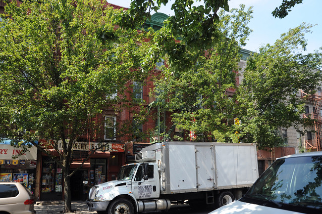 406 Tompkins Ave in Brooklyn, NY - Foto de edificio - Building Photo