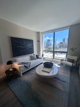 160 NW 27th St, Unit A30 in Miami, FL - Foto de edificio - Building Photo