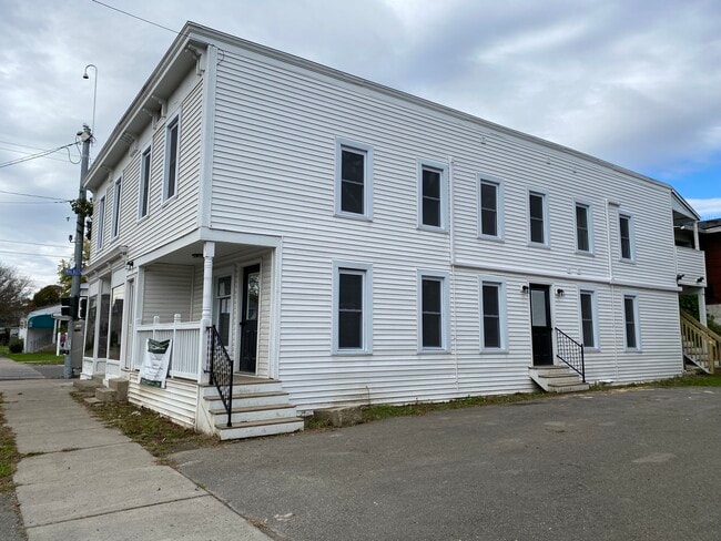 470 W 2nd St in Elmira, NY - Foto de edificio - Building Photo