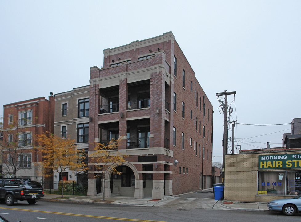 2343 N Montrose Ave in Chicago, IL - Building Photo