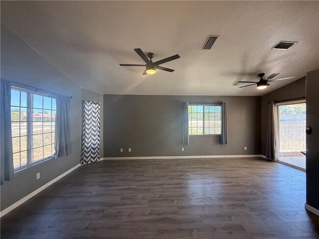 2844 Lovin Ave in Kingman, AZ - Building Photo - Building Photo