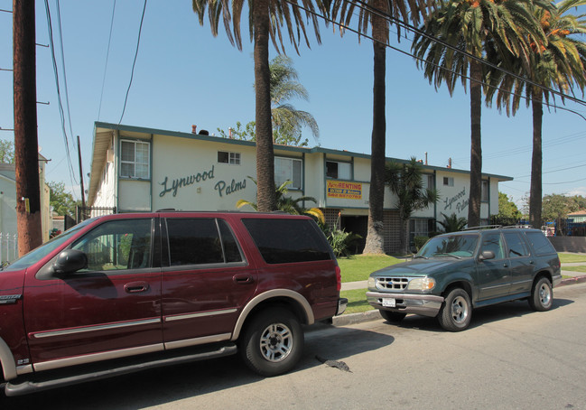 Lynwood Palms in Lynwood, CA - Building Photo - Building Photo