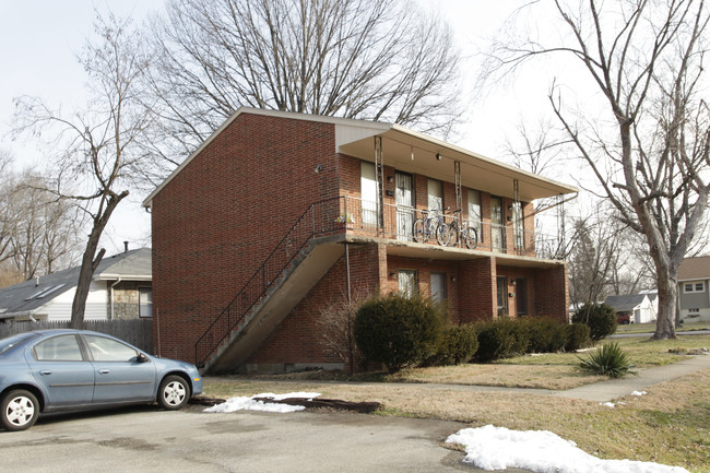 4412 Hillside Dr in Louisville, KY - Foto de edificio - Building Photo