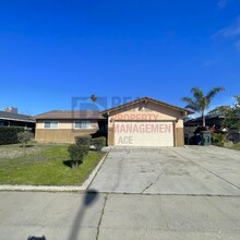 1375 Mitchell Ln in Manteca, CA - Building Photo - Building Photo
