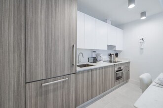 239 SW 9th St, Unit SI FL21-ID1022339P in Miami, FL - Building Photo - Building Photo