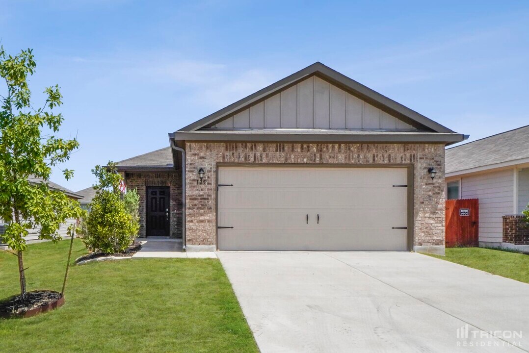 125 Buttercup Bnd in New Braunfels, TX - Building Photo