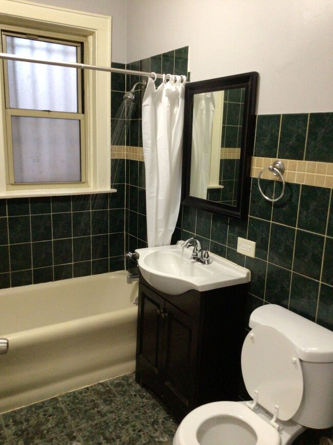 7053 S. Yale in Chicago, IL - Building Photo - Interior Photo