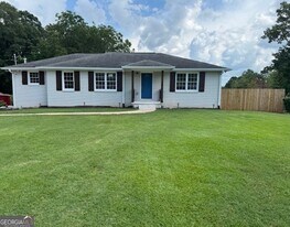 635 Birchwood Ln SW in Marietta, GA - Building Photo