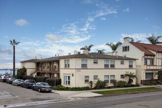 Edgewater Beach Motel in Long Beach, CA - Building Photo - Building Photo