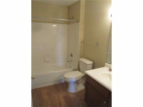 9020 Lake Chase Island Way in Tampa, FL - Building Photo - Building Photo