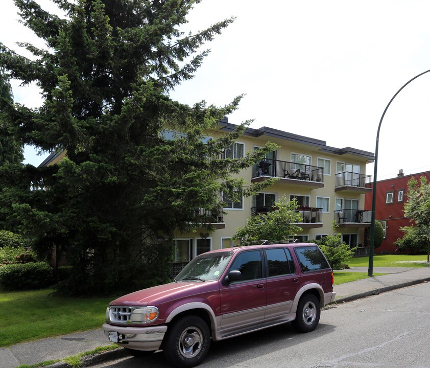 1980 W 1st Ave in Vancouver, BC - Building Photo