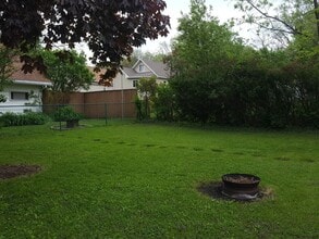 1315 College St in Cedar Falls, IA - Building Photo - Building Photo