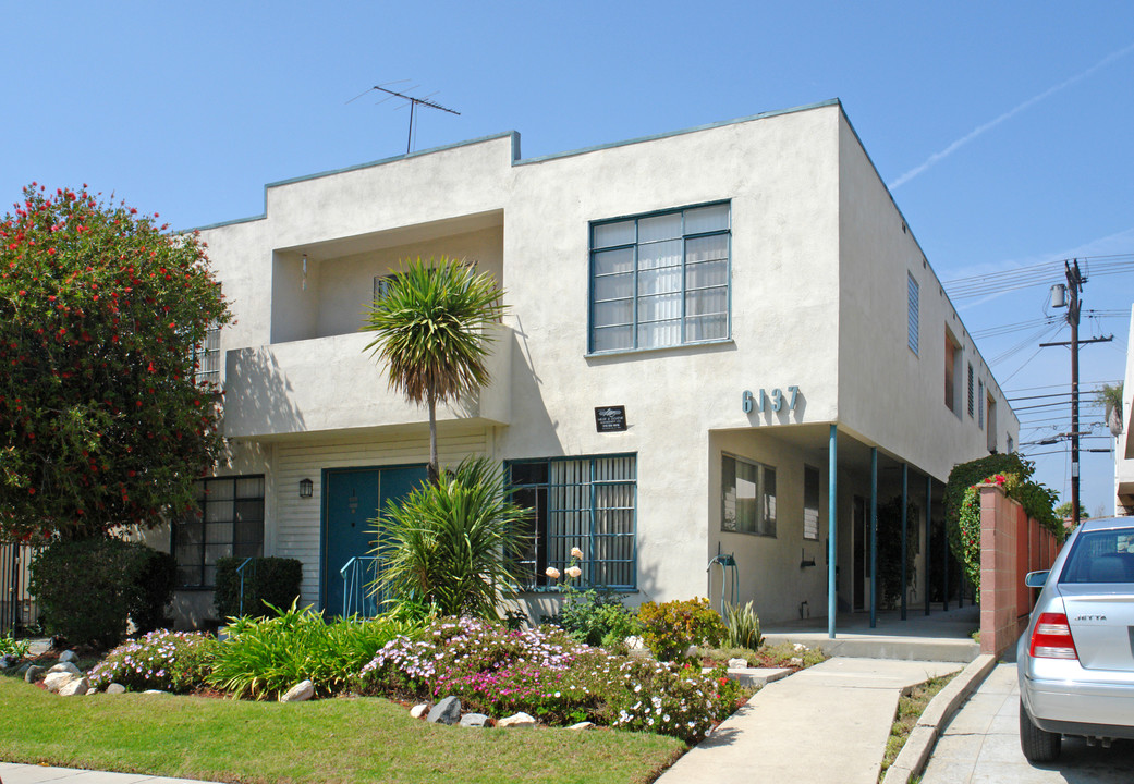 6137 Alcott St in Los Angeles, CA - Building Photo