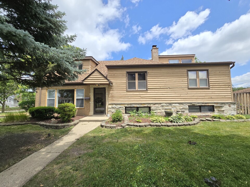 197 Pick Ave in Elmhurst, IL - Building Photo