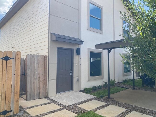 property at 1910 Port Louisiana Dr