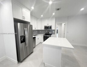 6329 SW 23rd St in Miami, FL - Building Photo - Building Photo