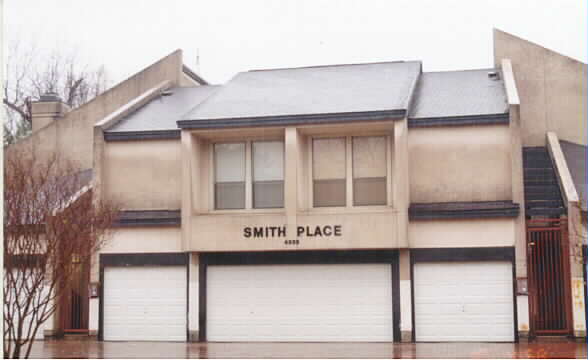 Smith Place in Dallas, TX - Foto de edificio - Building Photo