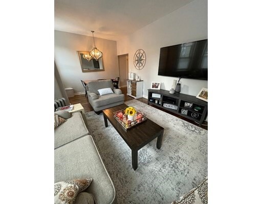 141 Chiswick Rd, Unit #01, in Boston, MA - Foto de edificio - Building Photo