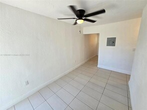 535 NW 7th St, Unit 5 in Miami, FL - Building Photo - Building Photo