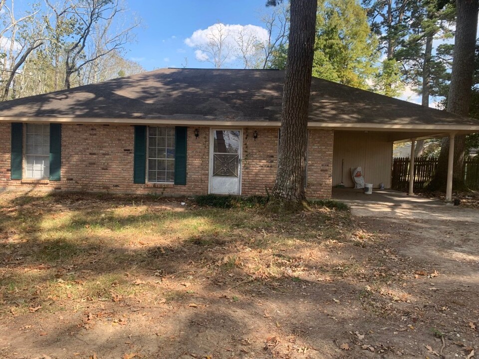 27056 Juban Rd in Denham Springs, LA - Building Photo