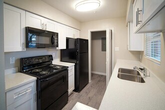 8455 Will Clayton Pkwy in Humble, TX - Foto de edificio - Building Photo